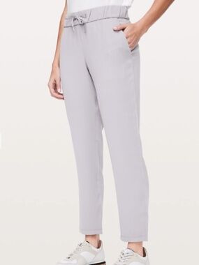 Lululemon on the fly 7/8 pant 27” silverscreen size 6